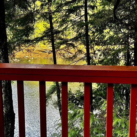 Waterfront Timber Frame Cottage! Ucluelet Esterno foto