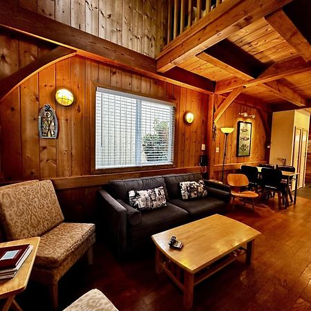 Waterfront Timber Frame Cottage! Ucluelet Esterno foto