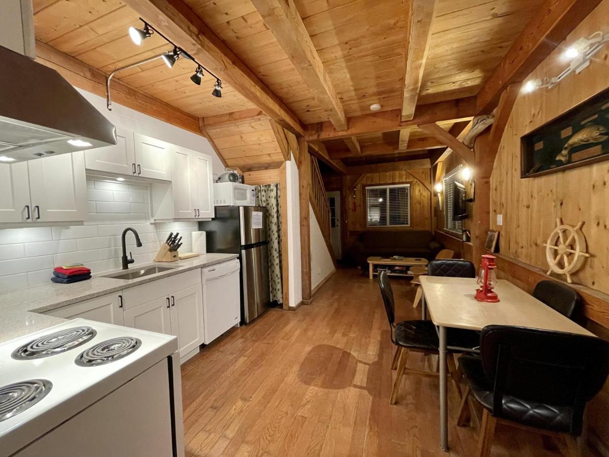 Waterfront Timber Frame Cottage! Ucluelet Esterno foto