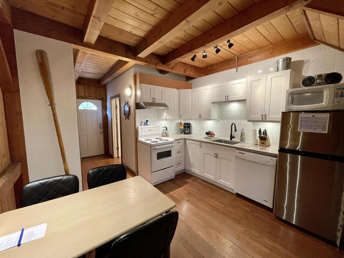 Waterfront Timber Frame Cottage! Ucluelet Esterno foto
