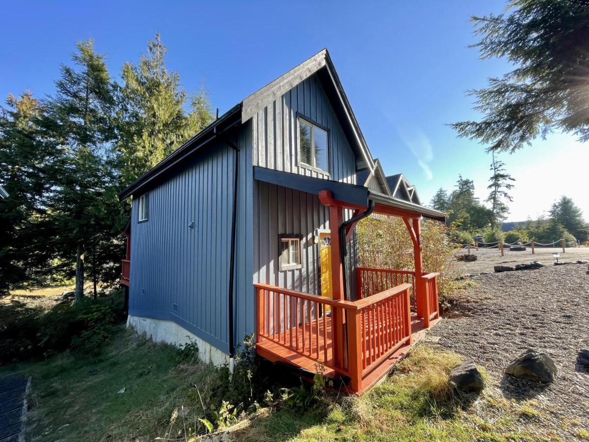 Waterfront Timber Frame Cottage! Ucluelet Esterno foto