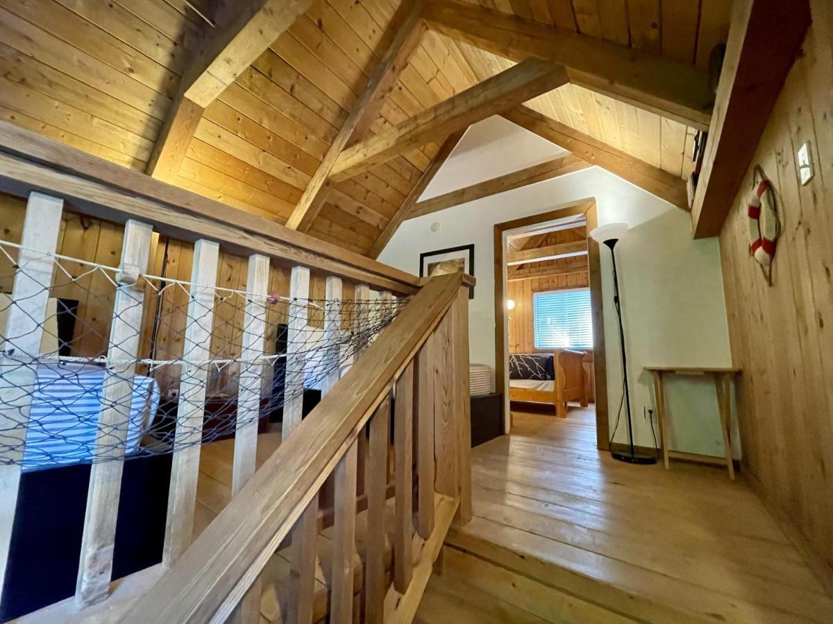 Waterfront Timber Frame Cottage! Ucluelet Esterno foto
