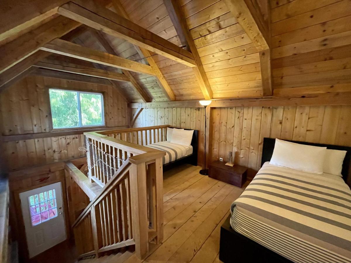 Waterfront Timber Frame Cottage! Ucluelet Esterno foto
