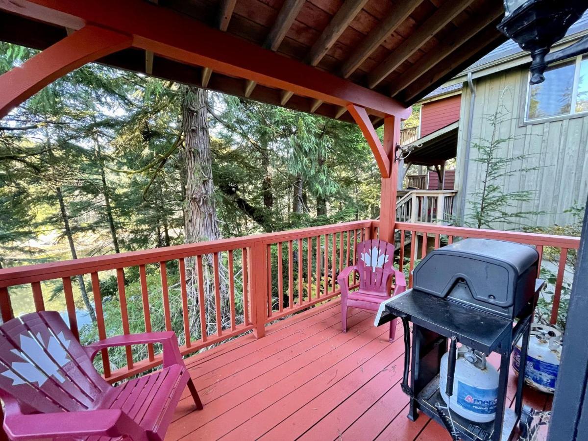 Waterfront Timber Frame Cottage! Ucluelet Esterno foto