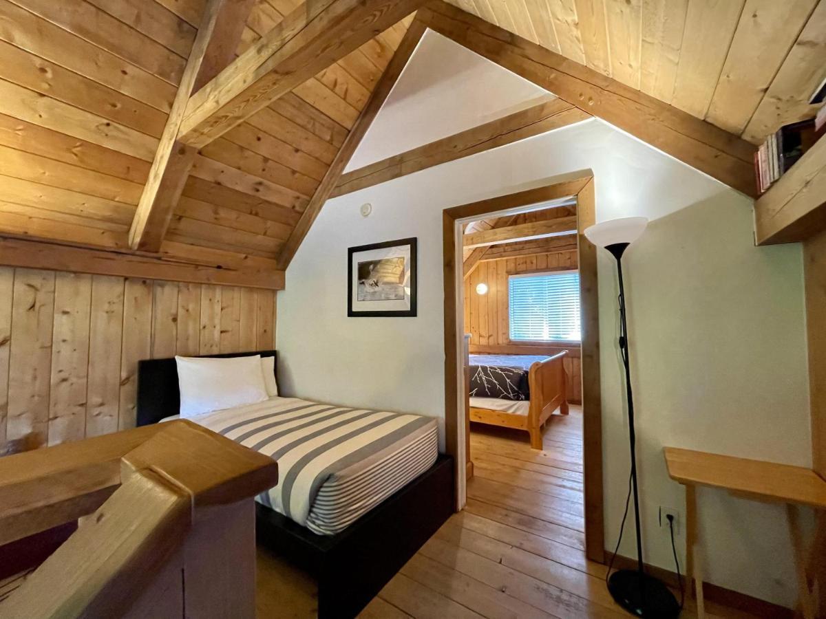 Waterfront Timber Frame Cottage! Ucluelet Esterno foto