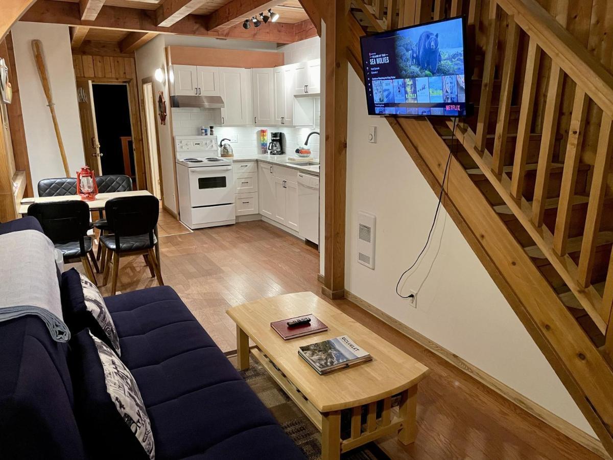Waterfront Timber Frame Cottage! Ucluelet Esterno foto