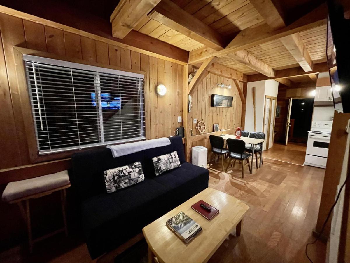 Waterfront Timber Frame Cottage! Ucluelet Esterno foto