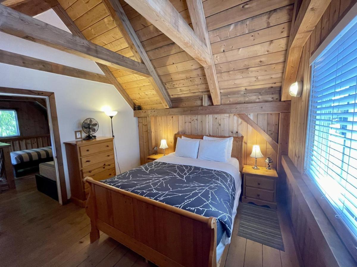 Waterfront Timber Frame Cottage! Ucluelet Esterno foto
