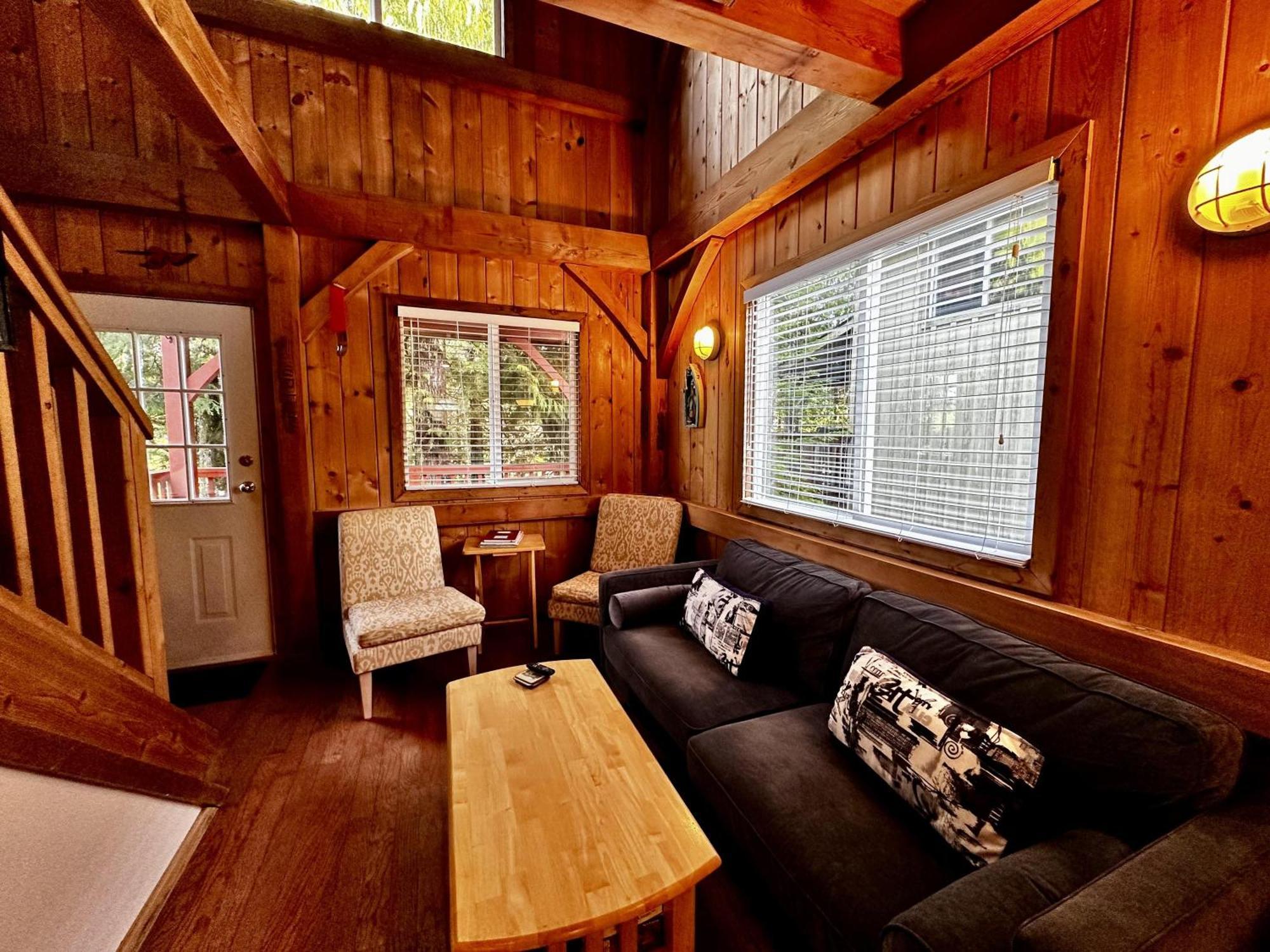 Waterfront Timber Frame Cottage! Ucluelet Esterno foto