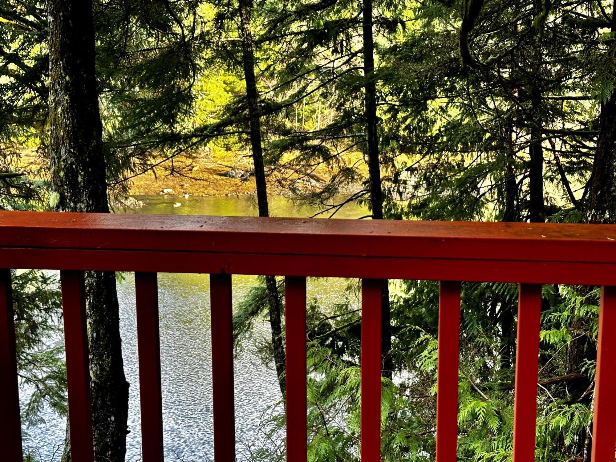 Waterfront Timber Frame Cottage! Ucluelet Esterno foto