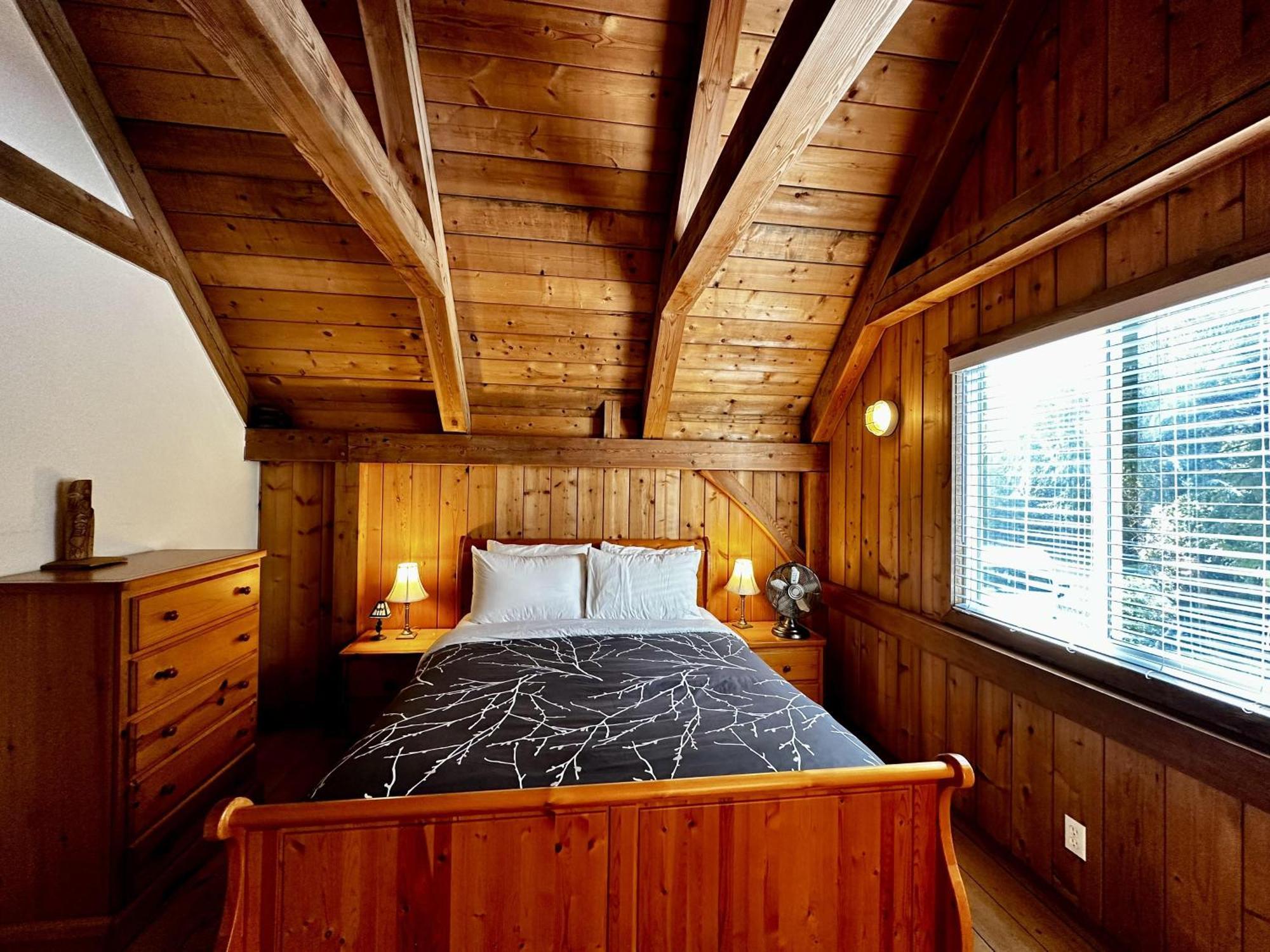 Waterfront Timber Frame Cottage! Ucluelet Esterno foto