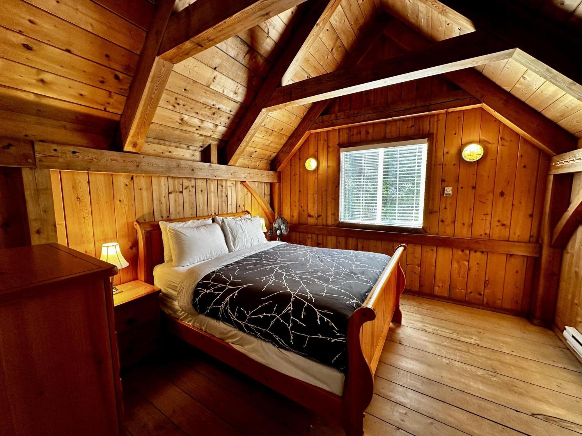 Waterfront Timber Frame Cottage! Ucluelet Esterno foto