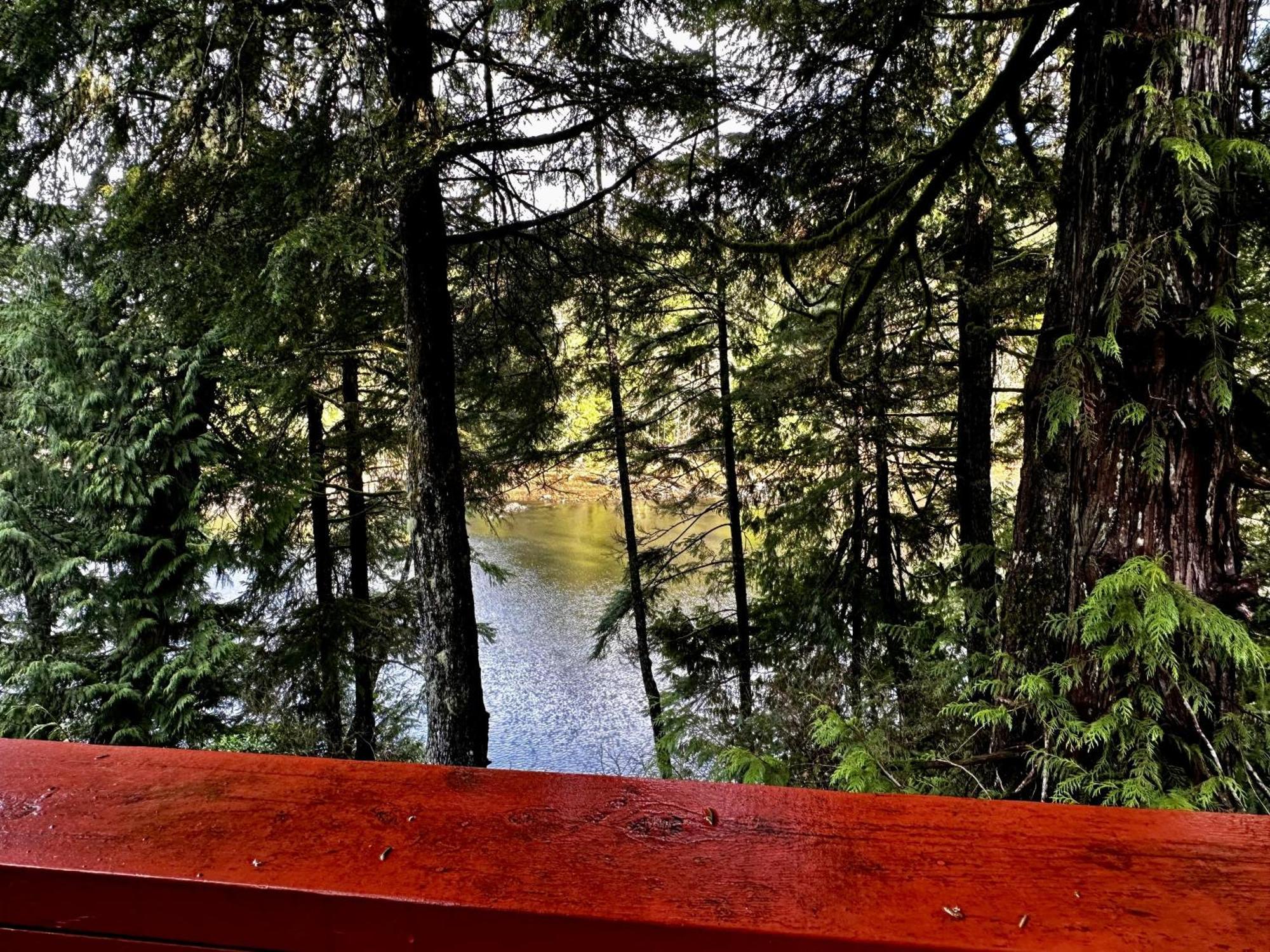 Waterfront Timber Frame Cottage! Ucluelet Esterno foto