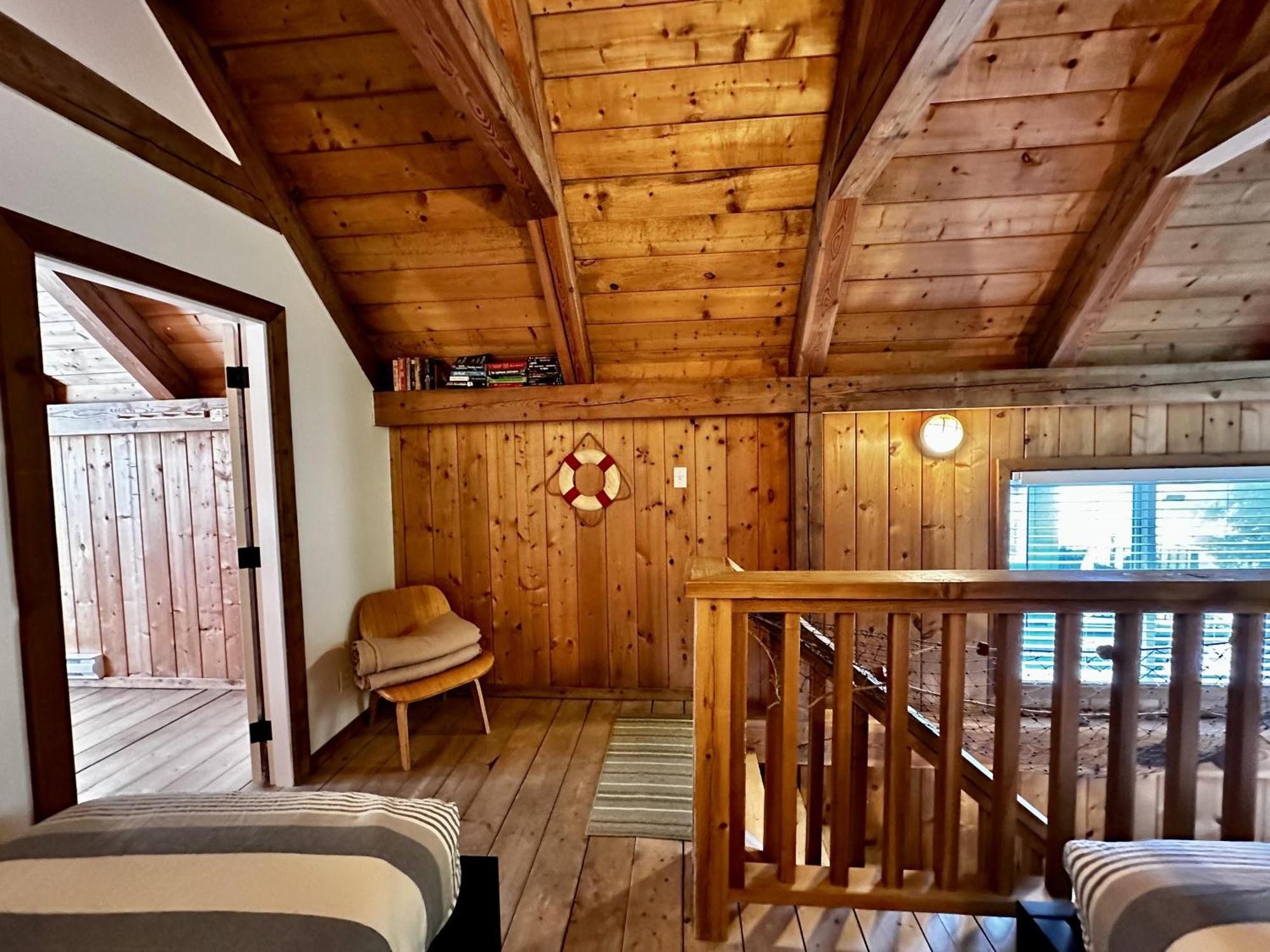 Waterfront Timber Frame Cottage! Ucluelet Esterno foto
