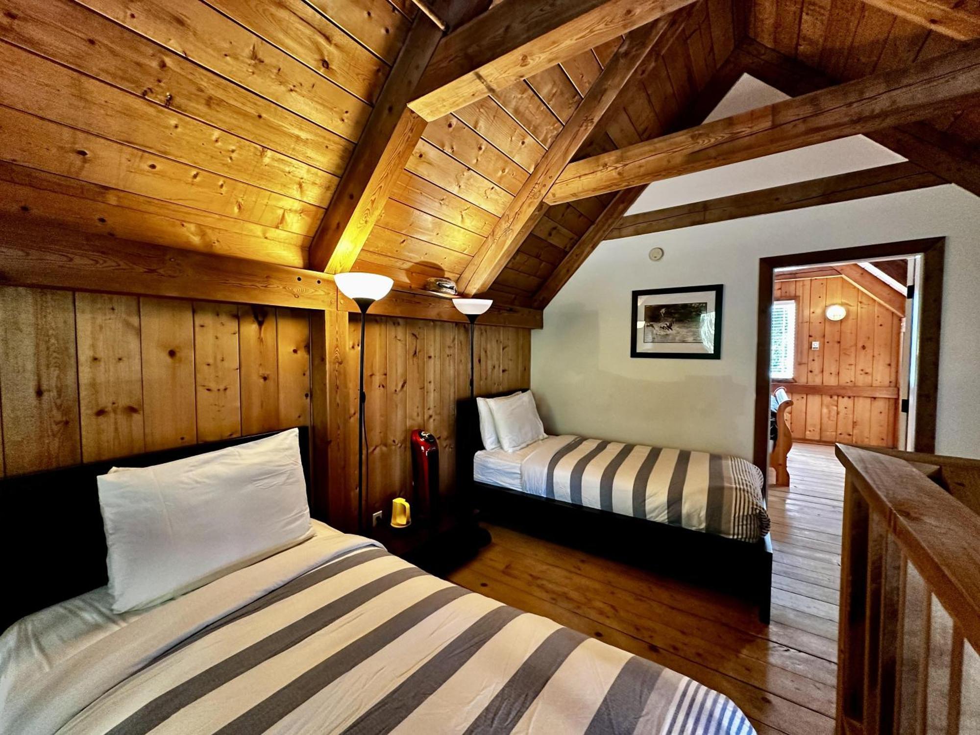 Waterfront Timber Frame Cottage! Ucluelet Esterno foto