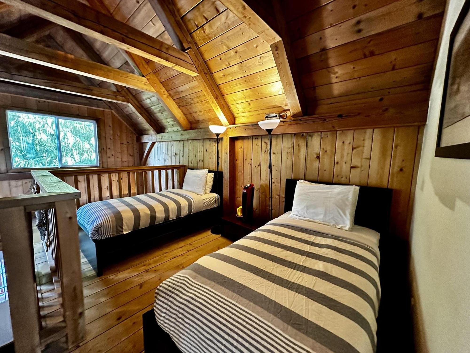 Waterfront Timber Frame Cottage! Ucluelet Esterno foto