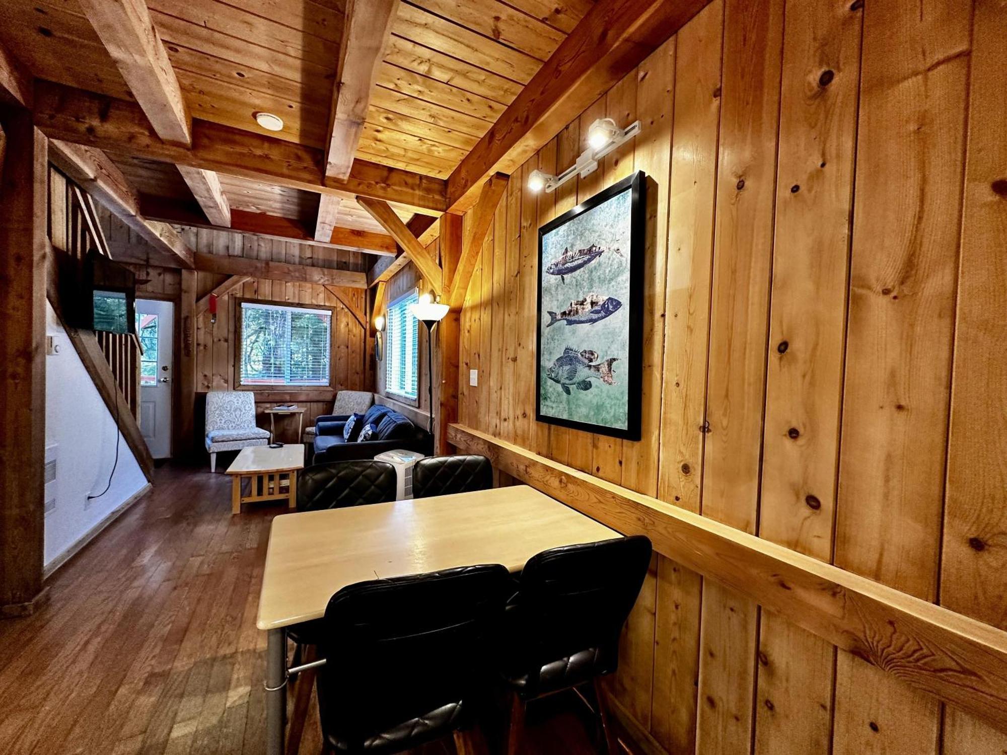 Waterfront Timber Frame Cottage! Ucluelet Esterno foto