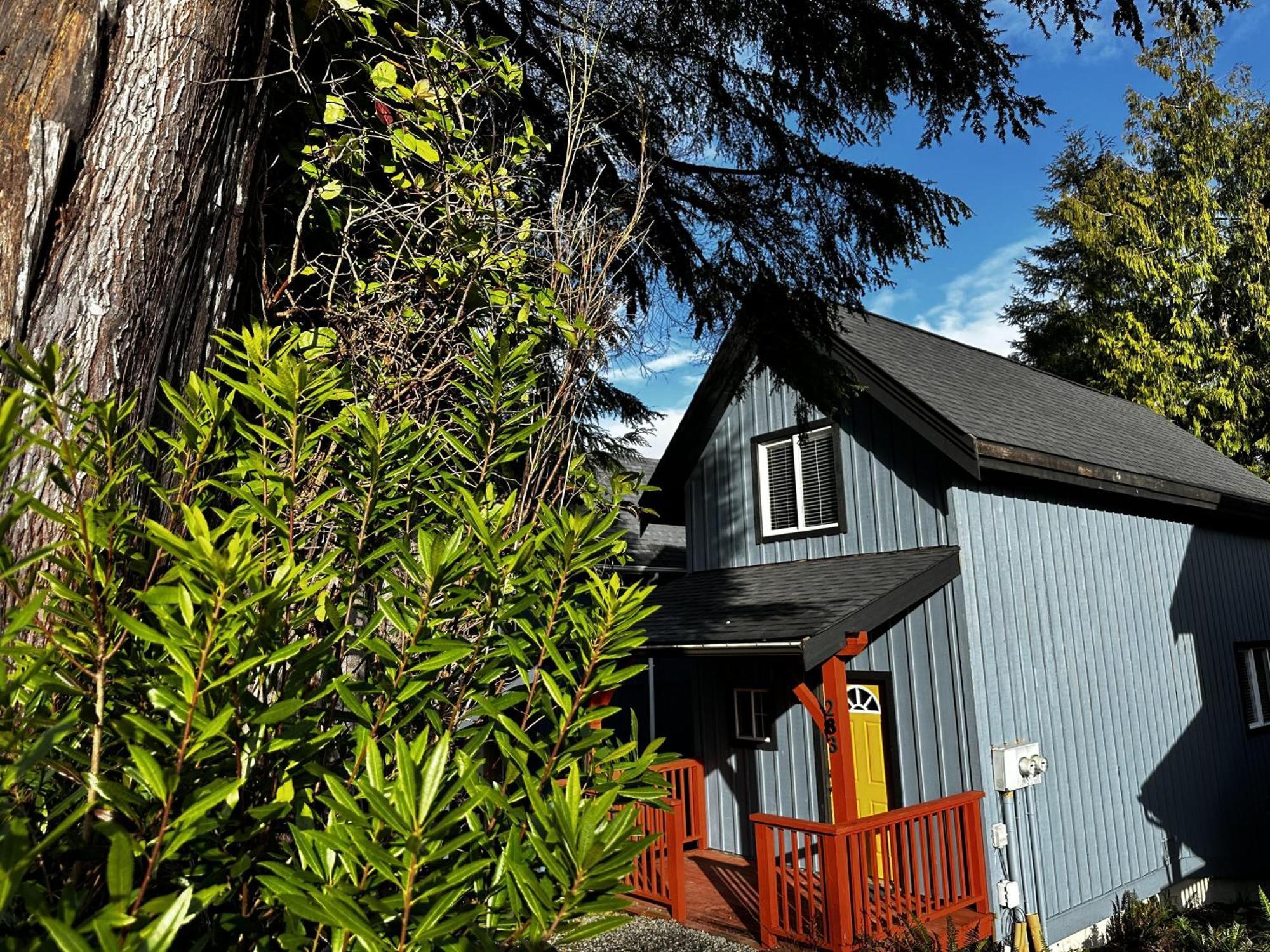 Waterfront Timber Frame Cottage! Ucluelet Esterno foto
